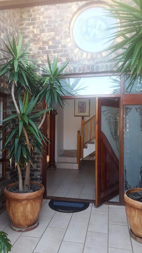 Property building, Facade/entrance, Massage, Sauna, Solarium, Steam room, Spa and wellness centre/facilities, Street view