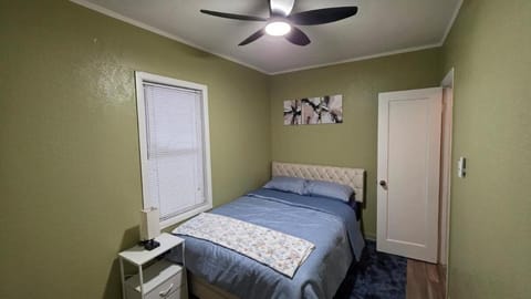 Nice 4 Bedrooms In Biscayne Gardens! House in Golden Glades