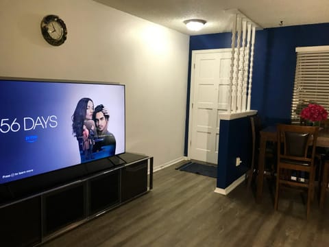 TV and multimedia, Living room, Evening entertainment