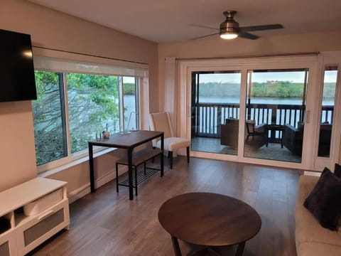 Waterfront Balcony Condo & Beach Access Hot Tub Apartment in Ruskin
