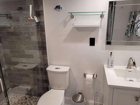 Waterfront Balcony Condo & Beach Access Hot Tub Apartment in Ruskin