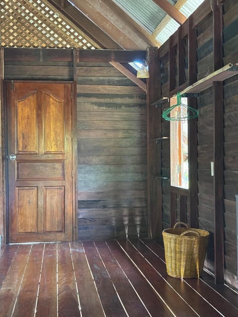 Quiet Garden Bungalow - walking distance to beach, Koh Yao Noi House in Krabi Changwat