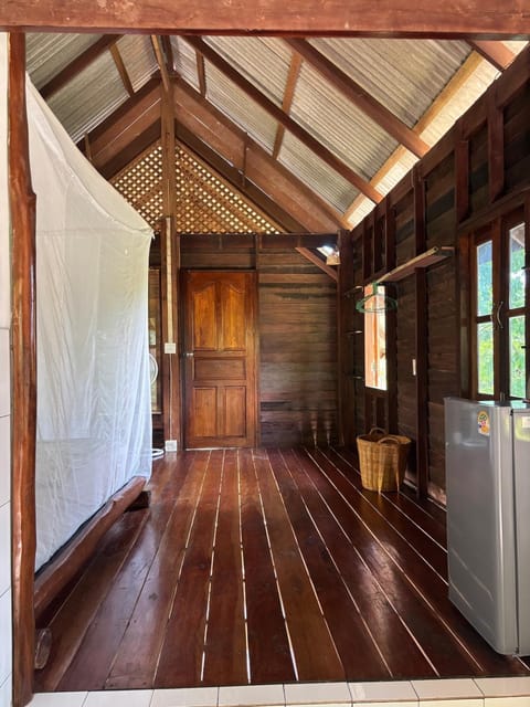 Quiet Garden Bungalow - walking distance to beach, Koh Yao Noi House in Krabi Changwat