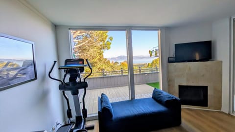 July Retreat in Sausalito with Water Views and AC House in Sausalito