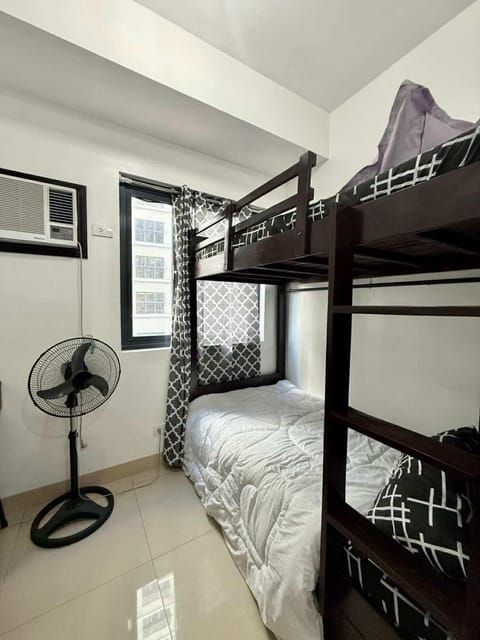 Bedroom, bunk bed