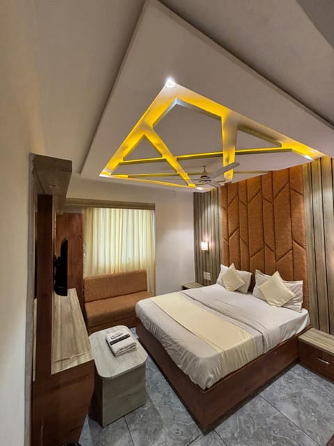 Bed, Photo of the whole room, wardrobe