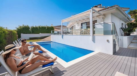 Day, Swimming pool, sunbed