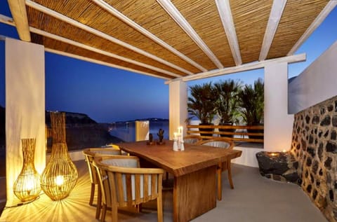 Maria house in Santorini pool and jacuzzi Villa in Mesaria