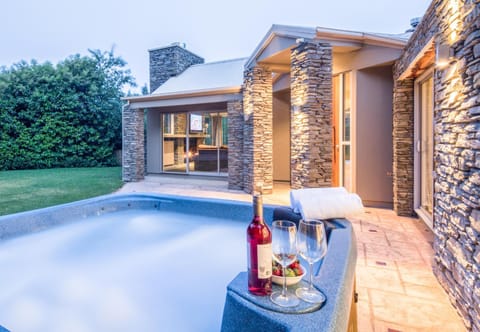 Patio, Activities, Garden, Hot Tub, Hot Tub, Garden view