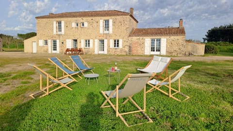Property building, Garden, Garden view, sunbed