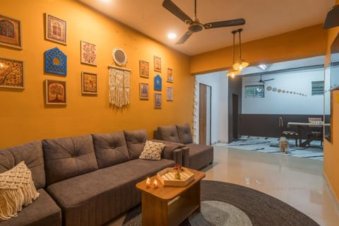 Living room, Seating area, air conditioner