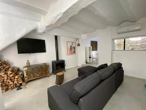 TV and multimedia, fireplace, air conditioner