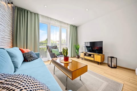 Communal lounge/ TV room, TV and multimedia, Living room, Seating area, Evening entertainment