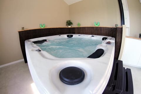 Hot Tub, Spa and wellness centre/facilities, Spa and wellness centre/facilities