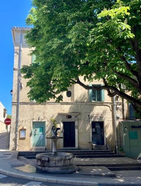 Property building, Location