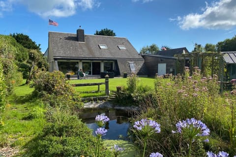 Property building, Spring, Day, Natural landscape, Garden, Garden view