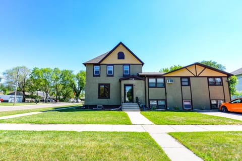 Private Suite near NDSU and Fargodome Inn in Moorhead