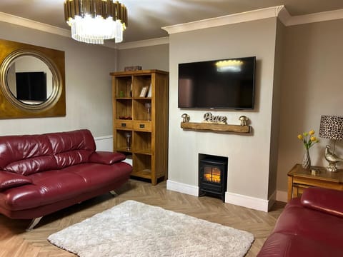 Communal lounge/ TV room, TV and multimedia, Living room, Seating area