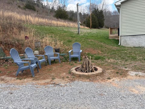 Rosey's Retreat House in Norris Lake