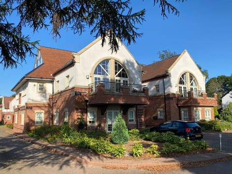Property building, Neighbourhood, Street view, Parking