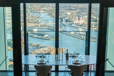 Dining area, City view, River view