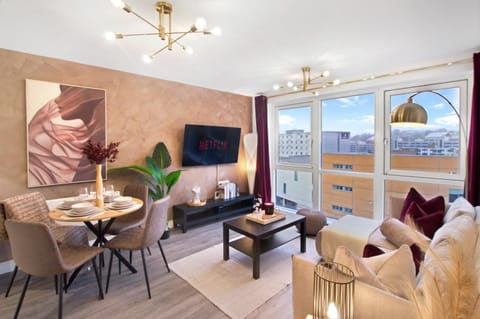 TV and multimedia, Living room, Seating area, Dining area, Evening entertainment