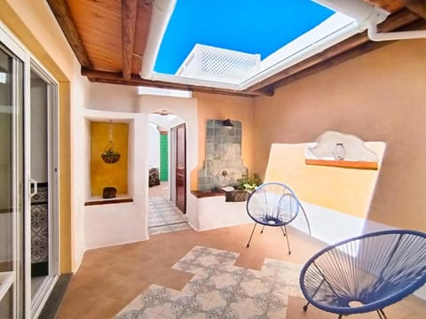 Patio, Summer, Decorative detail, Inner courtyard view