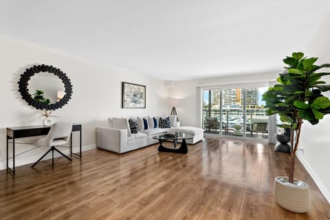 Living room, Photo of the whole room
