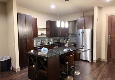 Budget Luxury - Park - Shared living space - Master Room Vacation rental in Addison