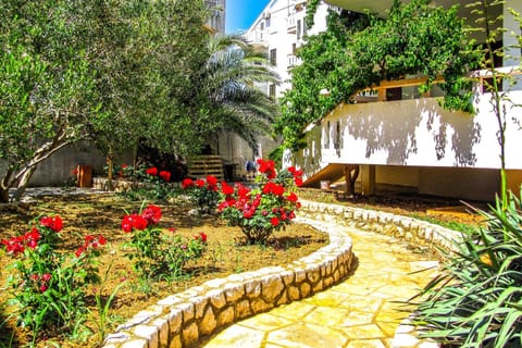 Day, Garden