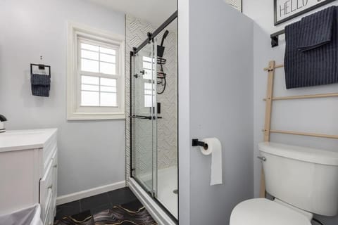 Downtown Naperville Retreat with King bed Near Riverwalk Dedicated Workspace Free Garage Parking Patio Apartment in Naperville