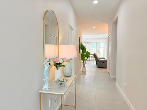 Modern 3BR Home Near Busch Gardens & Downtown House in Tampa