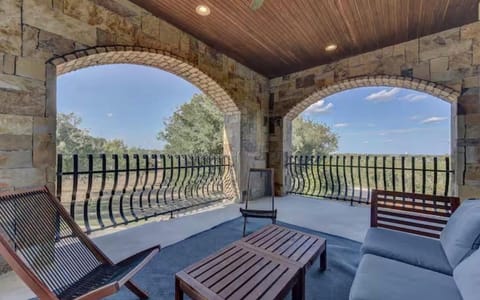 5 Star Grand Estate in Lone Star Forest Hideaway House in New Braunfels