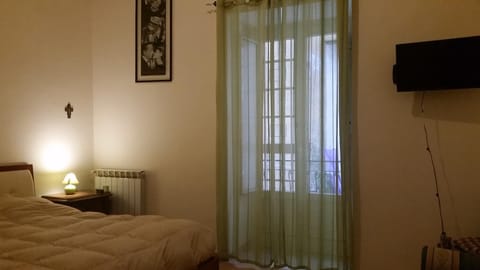 Bed, Property logo or sign, Photo of the whole room