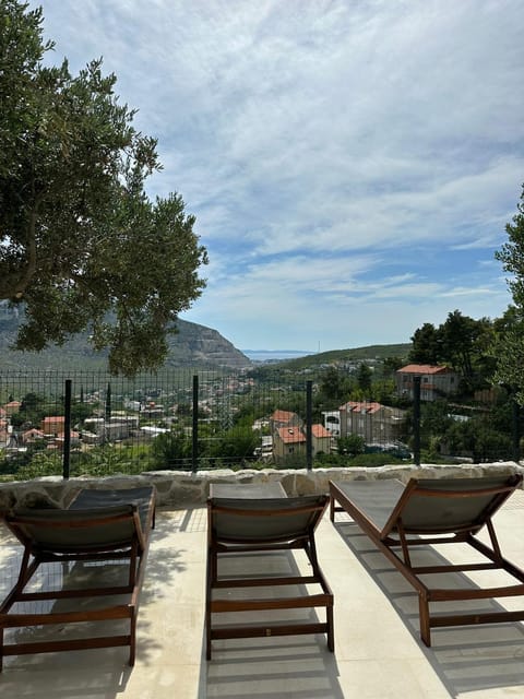 Property building, View (from property/room), Balcony/Terrace, Mountain view, Sea view