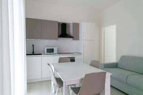 Kitchen or kitchenette, oven