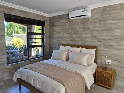 Somerset Garden Studio Bed and Breakfast in Cape Town