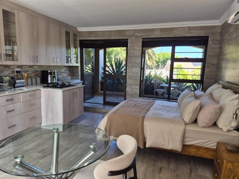 Somerset Garden Studio Bed and Breakfast in Cape Town