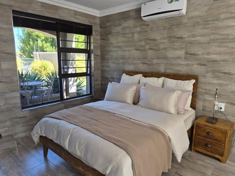 Somerset Garden Studio Bed and Breakfast in Cape Town