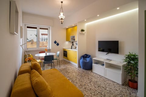 Communal lounge/ TV room, TV and multimedia, Kitchen or kitchenette, Living room, Seating area, Evening entertainment