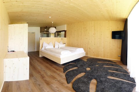 Day, Photo of the whole room