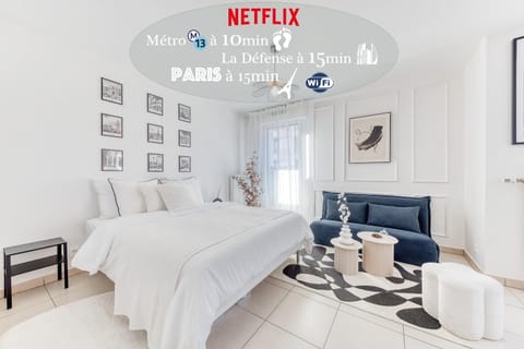Bed, TV and multimedia, Photo of the whole room, Seating area, Bedroom