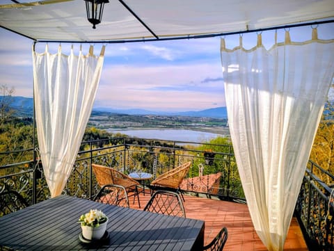 Natural landscape, View (from property/room), Balcony/Terrace, Dining area, Mountain view