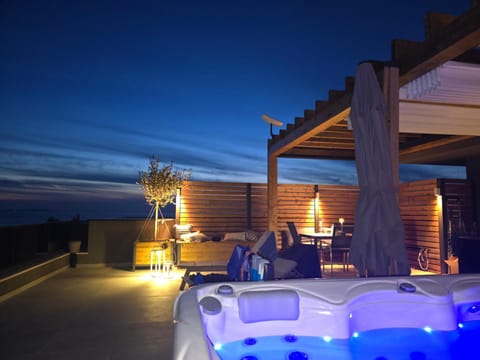 Patio, Night, Natural landscape, Hot Tub, Hot Tub, View (from property/room), Balcony/Terrace, Pool view, Swimming pool, sunbed