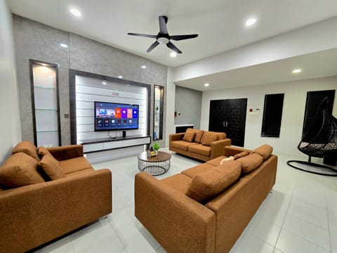 TV and multimedia, Living room, Seating area, Evening entertainment