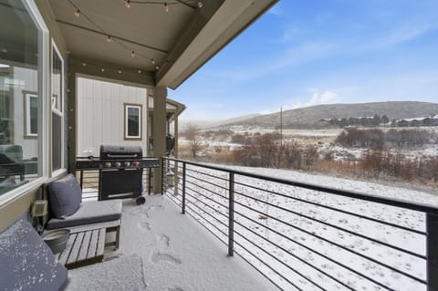 Belaview Hideout Retreat With Private Hot Tub House in Hideout