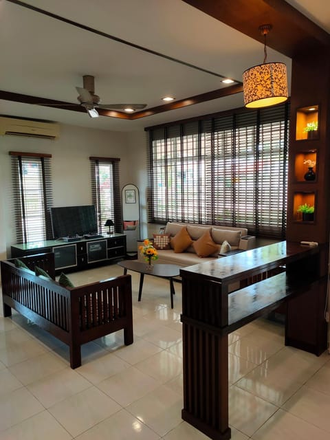 TV and multimedia, Living room, Lounge or bar, Decorative detail, Seating area, air conditioner
