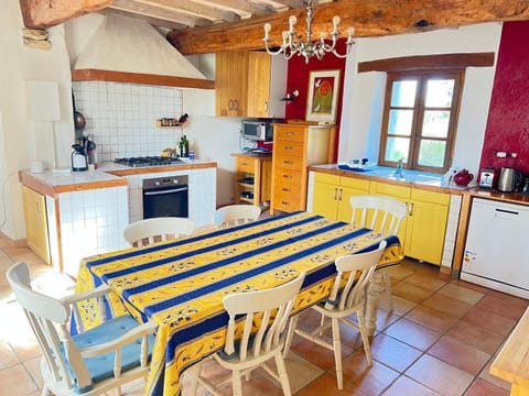 dishwasher, microwave, oven, stove, kitchen