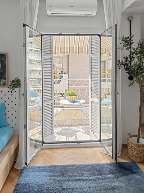 Patio, View (from property/room), Balcony/Terrace, Living room, Photo of the whole room, Seating area, air conditioner