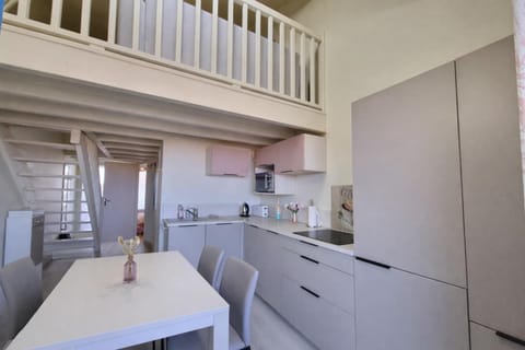 Kitchen or kitchenette, Dining area, dishwasher, oven, stove